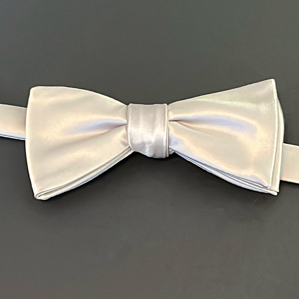 Silver Bowtie (Adjustable Size)